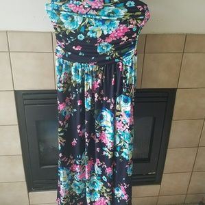 Strapless floral maxi dress with pockets!